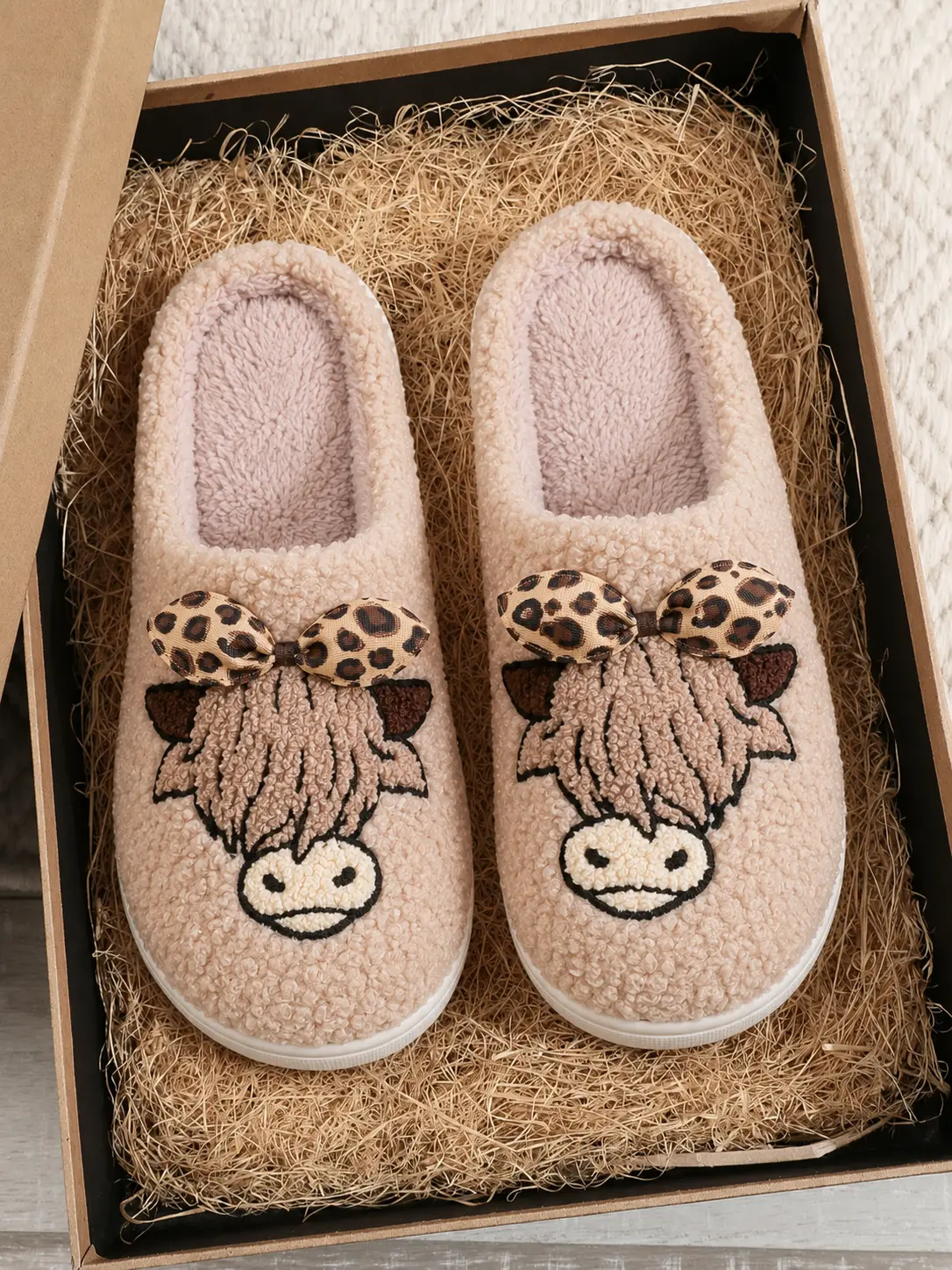 Soft Plush Highland Cow Slippers, Cute Embroidered Animal Design, Indoor Outdoor Warm Non-Slip Shoes, Fall Winter Gift for Cow Lovers, Casual Home Slippers, Warm House Slippers