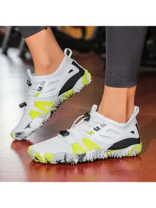 A pair of men's outdoor wading canyoning shoes, breathable and quick-drying mesh, non-slip and wear-resistant, suitable for beach, outdoor and water sports casual wear.