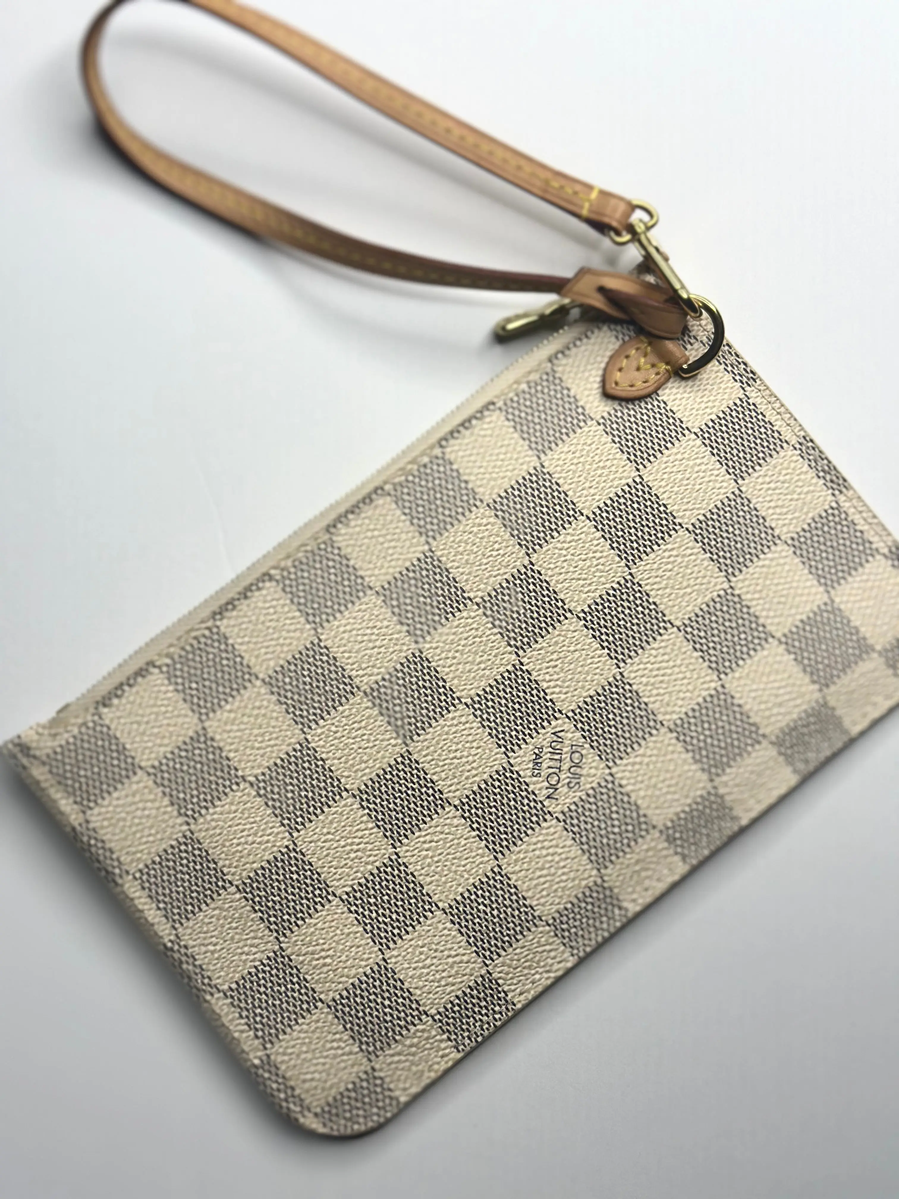 Pre-owned Louis Vuitton Canvas Neverfull Damier Azur PM wristlet