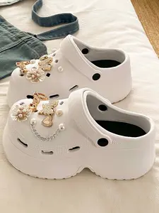2026 New Korean Sweet Style Holey Shoes for Women, Eva Outdoor Beach Sandals, Comfortable Thick Sole, Fashionable Heel Boost, Versatile Garden Shoes, Footwear, Soft Cushioned Slippers