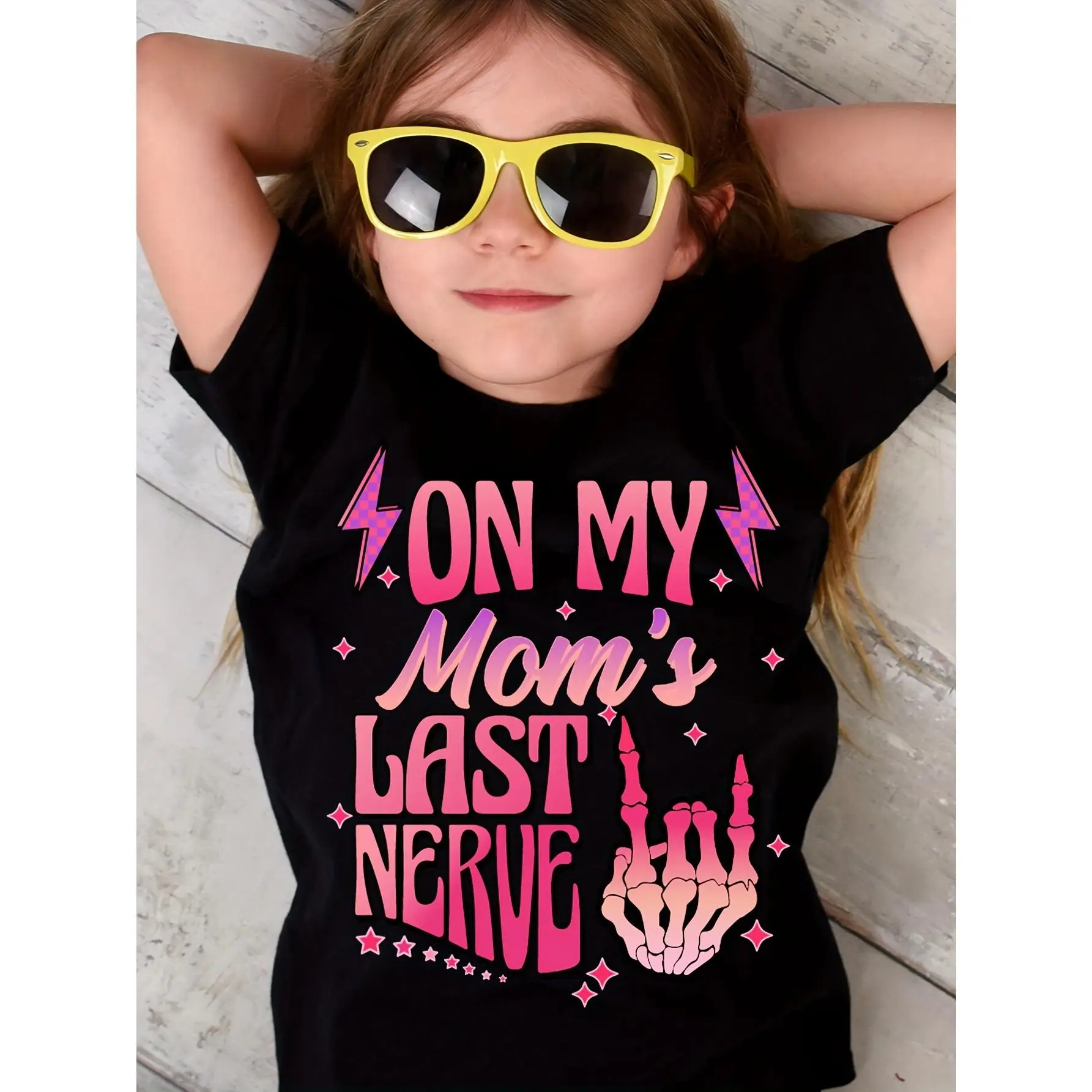ON MY MOM'S LAST NERVE& Cartoon Skeletal Hand Graphic Print Tee, Girls Comfy& Trendy T-shirt For Spring& Summer, Girls Clothes For Outdoors
