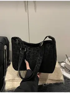 Women s Fashion Large Capacity Shoulder Bag Unique Design Casual Crossbody Bag for Daily Use