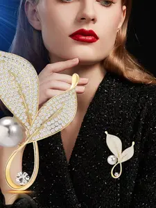Full Drill Leaf Brooch, Valentine's Day Memorial Zirconia Pearl Pin, Anti-Slip Collar Clasp, Versatile Accessory for Formal Occasions, Flower Brooch Pin
