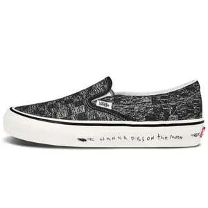 Vans Slip-On Unisex Low-Top Skate Shoes in Black and White for Comfort and Versatility
