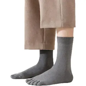 Merino Wool Hiking Toe Socks for Men and Women, 3 Pairs, Moisture Wicking Crew Five-Toe Socks with Breathable Mesh