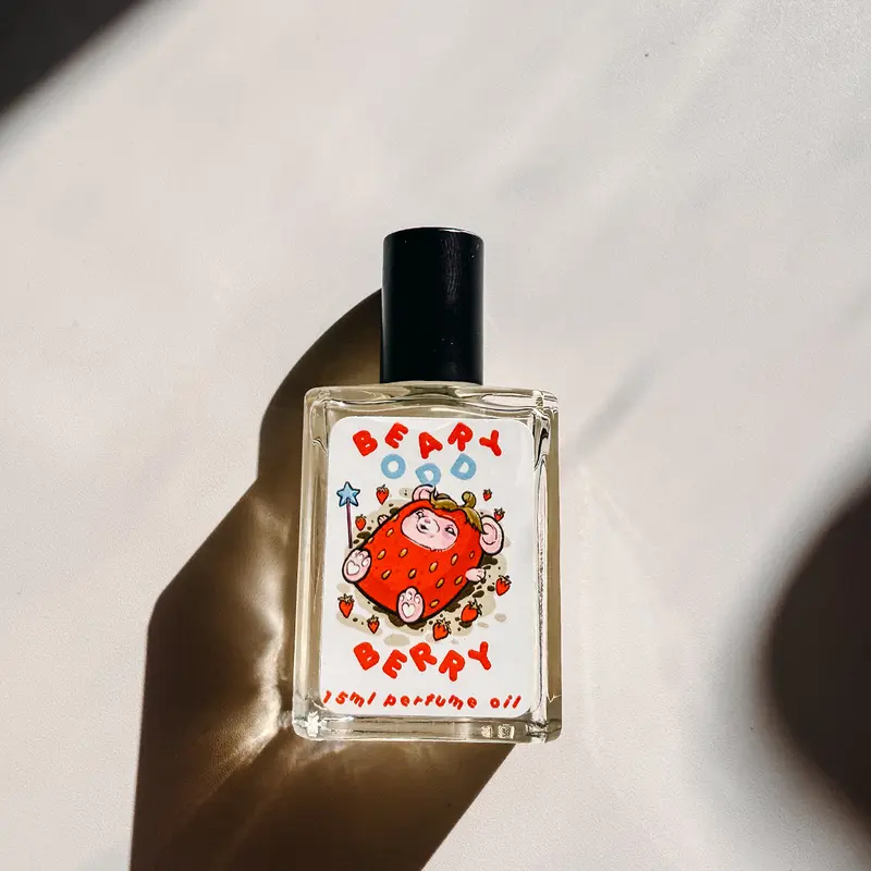 Beary Odd Berry-Roll on 15ml Oil: Candied Strawberry, Vanilla Cake, & Doll Skin Accord