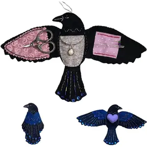 "Raven's Keepsake – Guardian of Stitches", Handmade Raven Felt Fabric Sewing Accessories Organizer, Portable Gothic Crow Sewing Case for Scissors Pins Needles Thread, Symbol of Wisdom & Protection