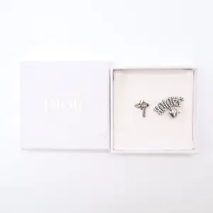 Pre-owned Dior Petit CD Bee Fan Asymmetric Stud Earrings W21609