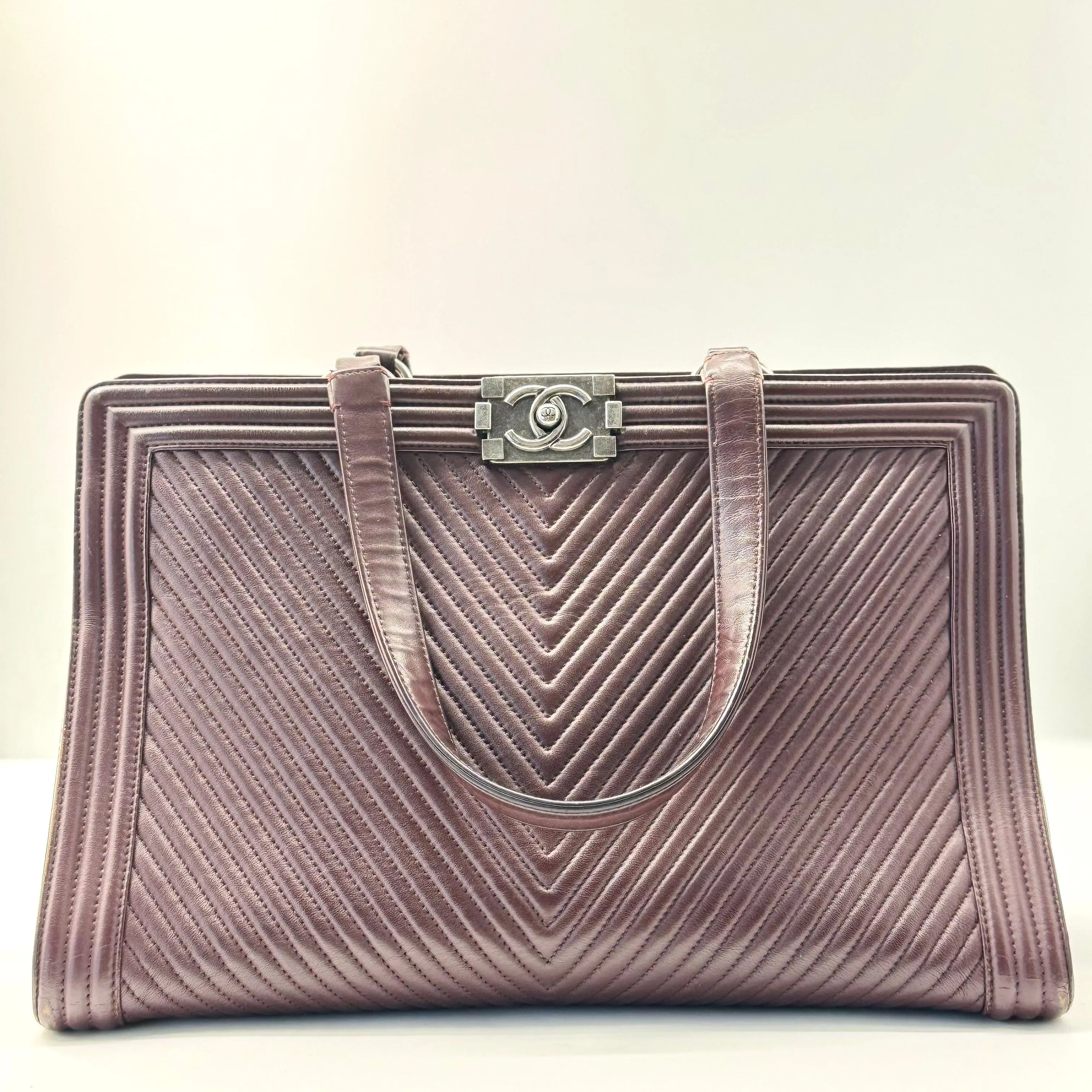 Pre-owned CHANEL leather Shoulder Bags Chevron Boy Shopping Tote