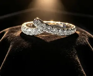 0.8ct V-Shaped Platinum Full-Eternity Band
