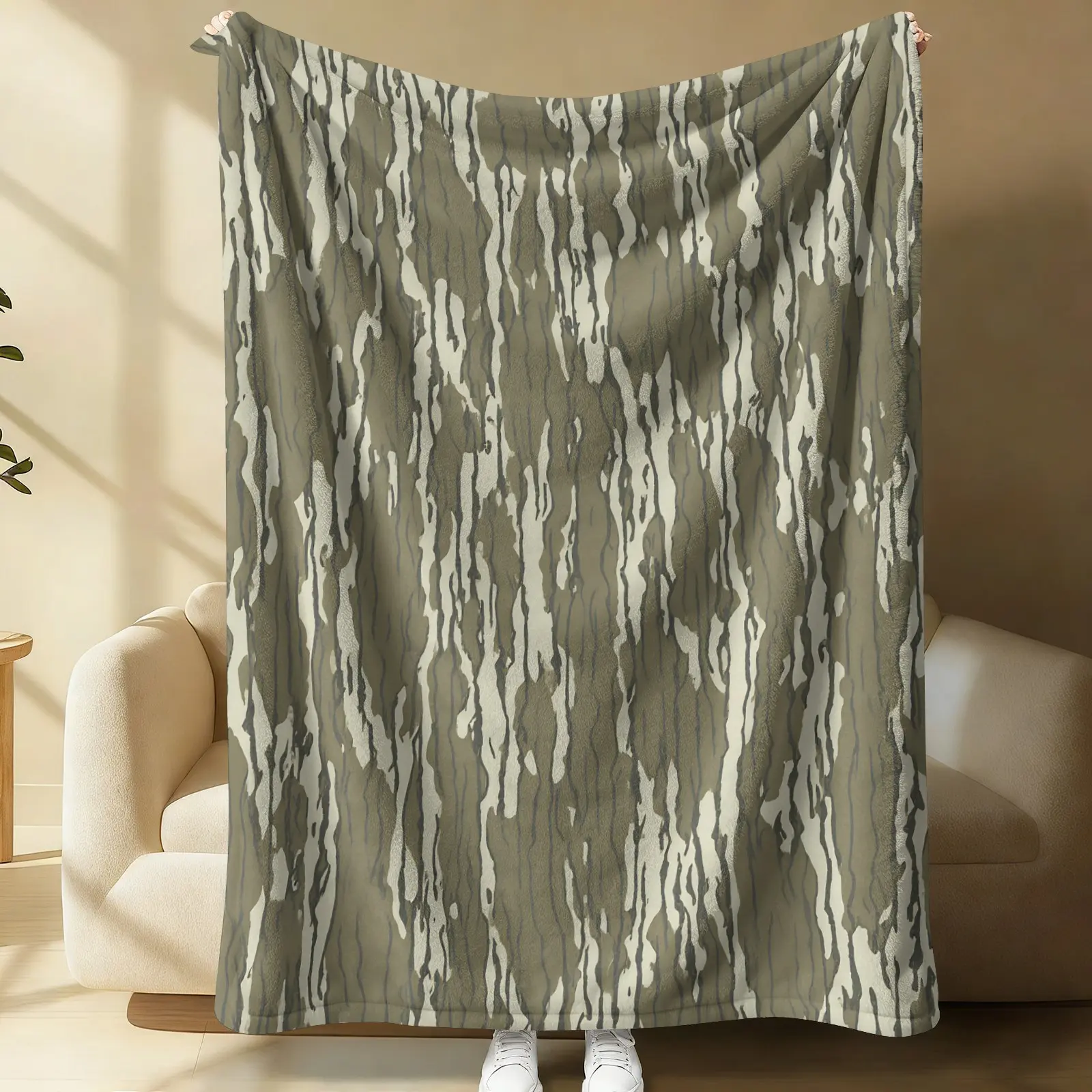 Vintage Woodland Camo Throw Blanket, Olive Green Tree Bark Camouflage Pattern Flannel Blanket, Rustic Hunting & Outdoor Style Blanket, Lightweight Soft Blanket for Bed Sofa Couch, Perfect Gift for Camo & Hunting Fans