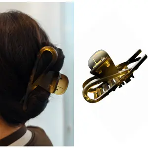 Sharp Hair Collection :Transparent Amber Heart-Shaped Hair Clip – A Perfect Blend of Vintage and Modern Style