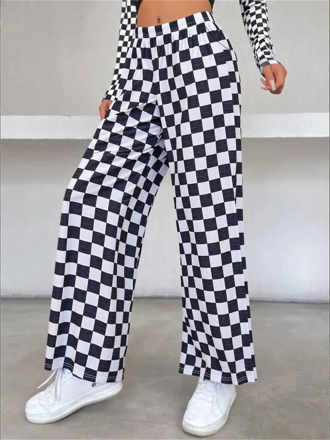 Women's Casual Loose-Fit Plaid Checkered Wide Leg Pants, Elastic Waistband with Pockets, Comfortable Fabric, Straight-Leg Design, Perfect for All Seasons