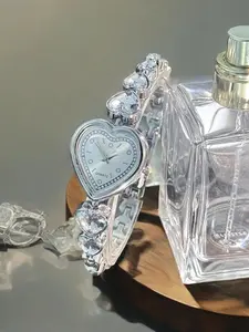 1 heart-shaped diamond encrusted women's watch, niche fashion women's quartz watch, peach heart diamond bracelet watch