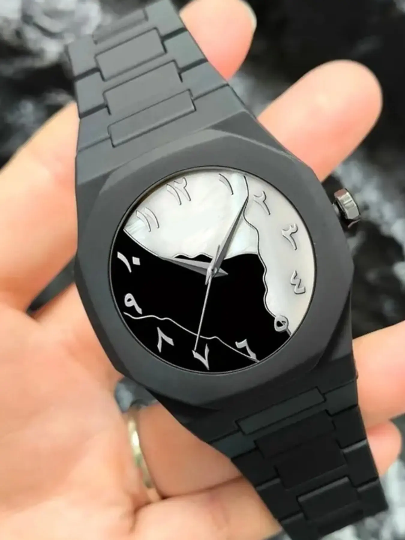 Urban Elite Choice, Octagonal Design Minimalist Quartz Watch for Men and Women, Fashionable Analog Watch, Minimalist Style Wristwatch, Business Wristwatch for Stylish Professionals, Business Fashion Watches