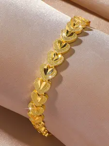 Fashionable and exquisite heart-shaped hollow bracelet, Heart Design Bracelet. Tennis bracelet jewelry, copper plated 24k women's jewelry, suitable for girlfriends, exquisite gifts for friends, daily gifts, Valentine's Day, weddings