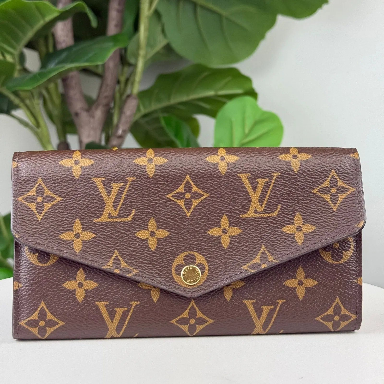Pre-owned Authentic Louis Vuitton Portefeuille Sarah Long Wallet Monogram, Fuchsia, Everyday Use, Excellent Condition, 7.5in L × 4.1in H × 0.8in D