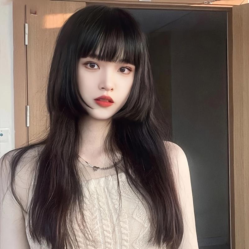 A Long, Sleek Black Wig Featuring Bangs, Designed in a Princess Cut Style.This -Looking Synthetic Hair Wig Is Perfect for Women, Suitable for Cosplay And Everyday Use, Including Parties, Christmas Celebrations, And Music Festivals