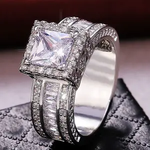 Luxurious Artificial Crystal Engagement Ring for Women Fashionable Party Accessory Daily Wear Elegant Jewelry Gift