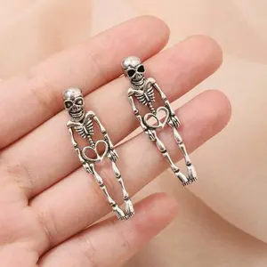 Flat Back Earrings Vintage Halloween Out Antique Silver Skull Earrings Skull Alloy, Festive Atmosphere, Fashion Creative Single Item Men and Women Earrings Cuffs Set