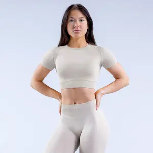 Seamless quick-dry fitness short-sleeve sports T-shirt top with logo, high stretch slim fit, moisture-wicking, tight yoga short-sleeve design