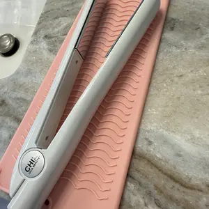 Silicone Heat Insulation Pad, Heat Resistant Silicone Travel Mat Pouch for Flat Iron, Hot Hair Tools, Portable Lightweight Easily Cleanable Hair Styling Tool Accessories