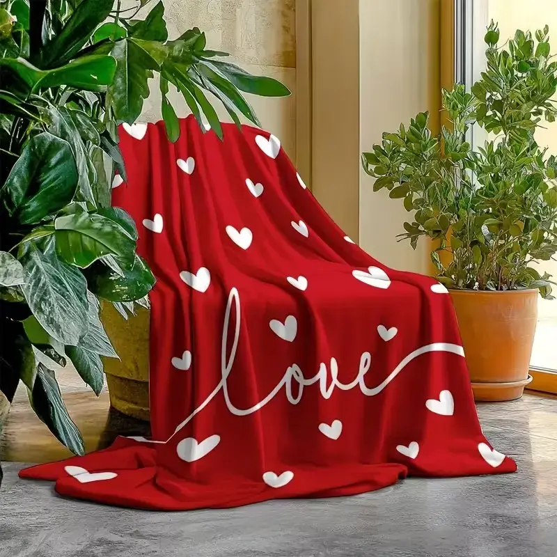 Valentine'S Day Gift For Your Girlfriend: A Heart-Shaped Flannel Blanket - Lightweight And Ultra-Soft, In Gentle And Comfortable Pink And Red, Perfect For Sofas And Home DéCor.