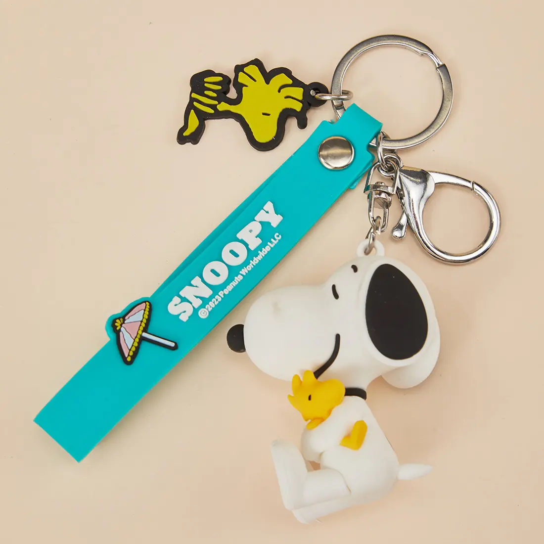 MINISO Cute Snoopy Summer Series 3D Cartoon Bag Charm Keychain, suitable for keys and backpacks; a lovely gift for Snoopy fans (sitting). MINISO Cute Snoopy Summer Series 3D Cartoon Bag Charm Keychain, suitable for keys and backpacks; a lovely gift for Snoopy fans (sitting).