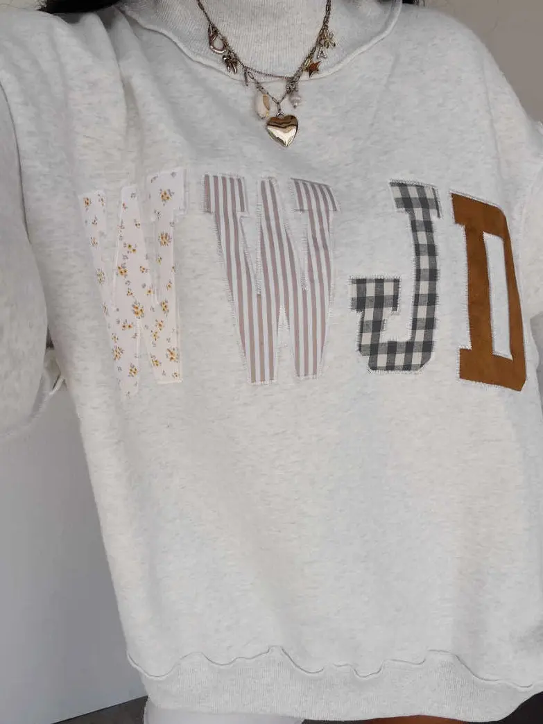 Women’s WWJD Embroidered Patch Sweatshirt, Mixed Pattern Graphic Mock Neck Long Sleeve Pullover with Ribbed Cuffs, Relaxed Fit Casual Top for Everyday Wear, Fall and Winter, Fashion, Womenswear, Style