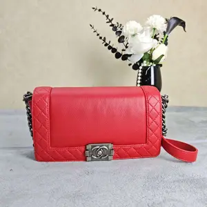 Pre-owned CHANEL leather Shoulder Bags Boy Medium Red Caviar Flap Bag 464065