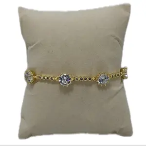14k Gold Plated Circle Bracelet fits 7 in.