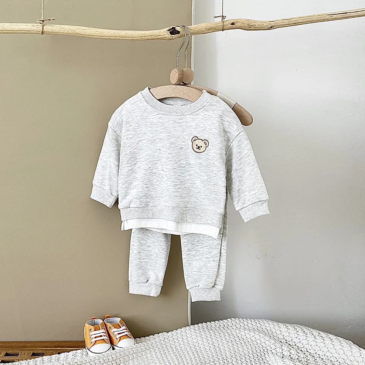 Toddler Unisex 2-Piece Outfit Set with Cute Bear Graphic, Knitted Cotton Long Sleeve Crew Neck Sweatshirt and Pants, Two Piece Set