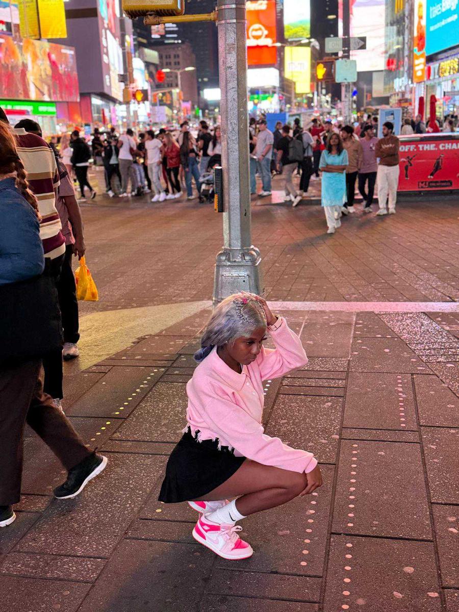 Item: 13X4 Straight Lace Front Wig, 18 inches 