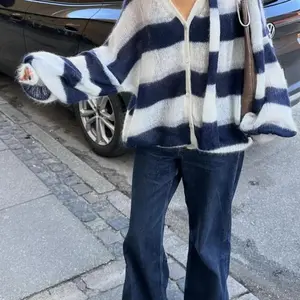 Ladies Cozy Striped Knit Cardigan – V-Neck, Long Sleeves, Button-Front Closure with Matching Scarf for a Stylish Look