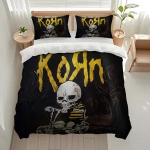 3pcs KORN T The theme design is a comfortable and durable polyester three-piece set with colorful artistic prints. It is a warm and thoughtful gift during the Christmas season. It is suitable for home and guest, 1 Duvet Cover + 2 Pillowcases (No Insert)