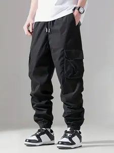 Men’s spring/autumn cargo jogger pants with a cuffed ankle and a loose fit; street-style functional wear for everyday commuting, light outdoor outings, and trendy brand streetwear looks.