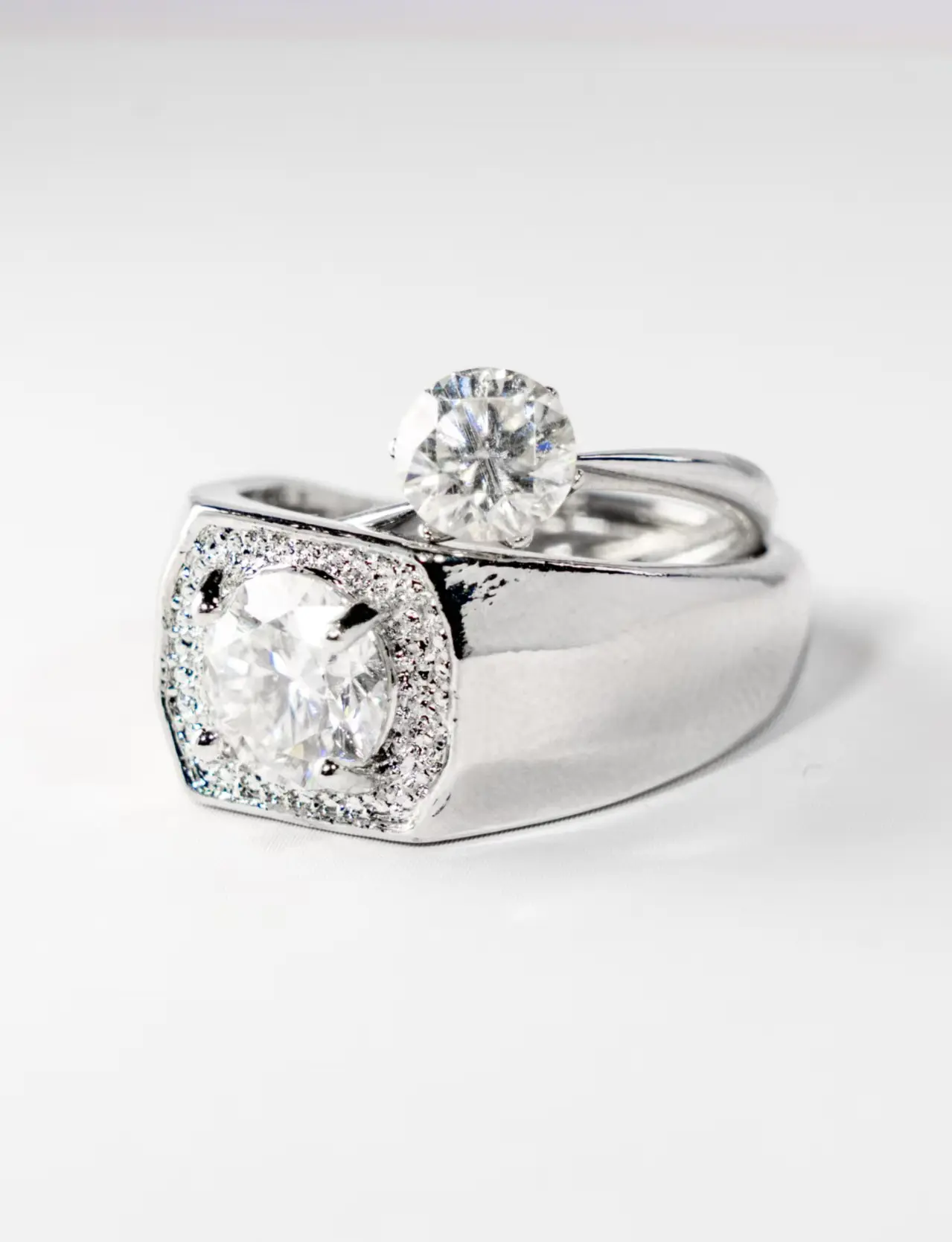 Elegant Ring Set - Z.High White Brightness, Dense Stone Inlay, Elaborate Craftsmanship, Luxury Design - Versatile for Couples, Suitable for Casual, Everyday, Business Use
