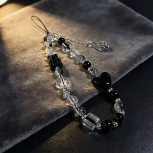 Y2K Sweet and Cool Black Bear Heart Pendant Phone Lanyard, Phone Charms, Compatible with iPhone, Samsung, AirPods, Keychain Bag, Camera Anti-Loss Cord, Fashion Girl Gift