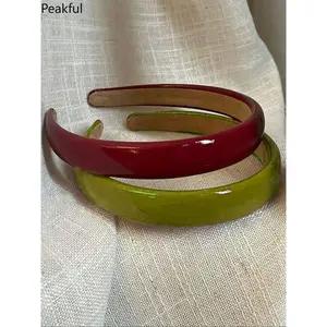 Casual Retro Hair Hoops, popular PU leather anti-slip headbands with minimalist styling. Durable construction and timeless charm, suitable for all-day wear, great for weekend trips, home relaxation and street fashion looks.