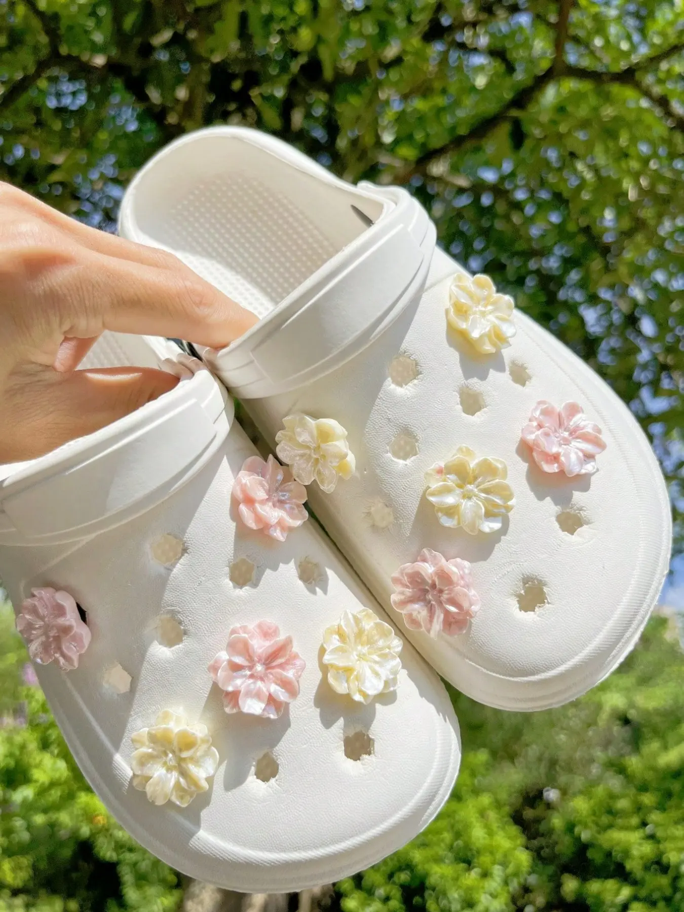 10 Piece Floral Shoe Decorations, Cute Shoe Decorations, Shoe Charms, Shoe Charm Set, Decorative Shoe Accessories, Jasmine and Jasmine Accessories, Suitable for Hollow Wooden Sandals, Garden Shoes, Strap Slippers, DIY Holiday Gifts, Flower