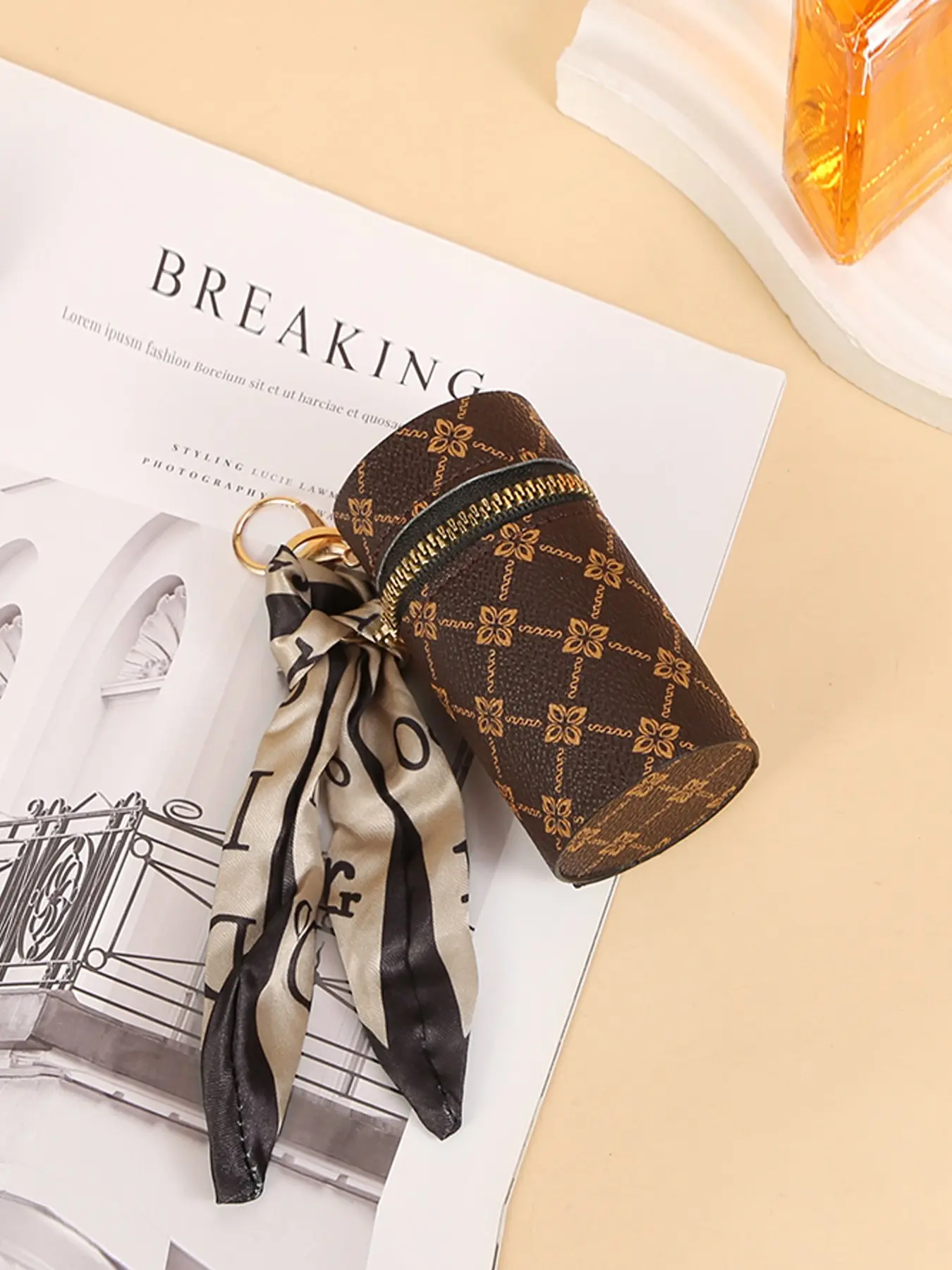 1PC Lipstick Organizer, Leather Lip Gloss Bag, Mini Lipstick Case with Keychain, Girls travel Lipgloss Makeup Storage Holder for Purse, Makeup Pouch For Purse, Classic, Zipper Closure Purse Decorative Matching Women's bag charms