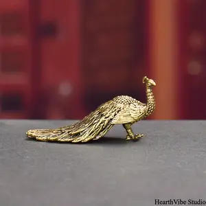 A vintage-style brass peacock desktop ornament—an exquisite piece of craftsmanship ideal for collectors. It makes a perfect birthday gift, a charming addition to an office bookshelf, or a unique decorative accent for a Halloween display.