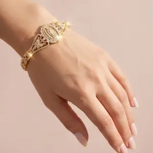 Dainty Gold-Colored Bracelet with Sparkling Pendant – Trendy Everyday Jewelry, Perfect Gift for Her