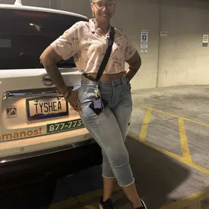 Product Review of 61" Phone Tripod for iPhone/Android & Selfie Stick with Remote, Upgraded Stand, Compatible with iPhone 16/15/14/13, Travel-Friendly & Stable from F**x T**l