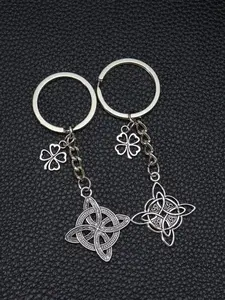 Vintage Celtic Knot Keychain with Four Leaf Clover, Lucky Irish Key Ring, Retro Alloy Bag Charm for Women Men Gift