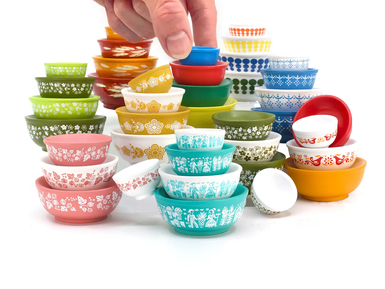 Mini Pyrex-Inspired Mixing Bowls – Retro Stackable Display Set