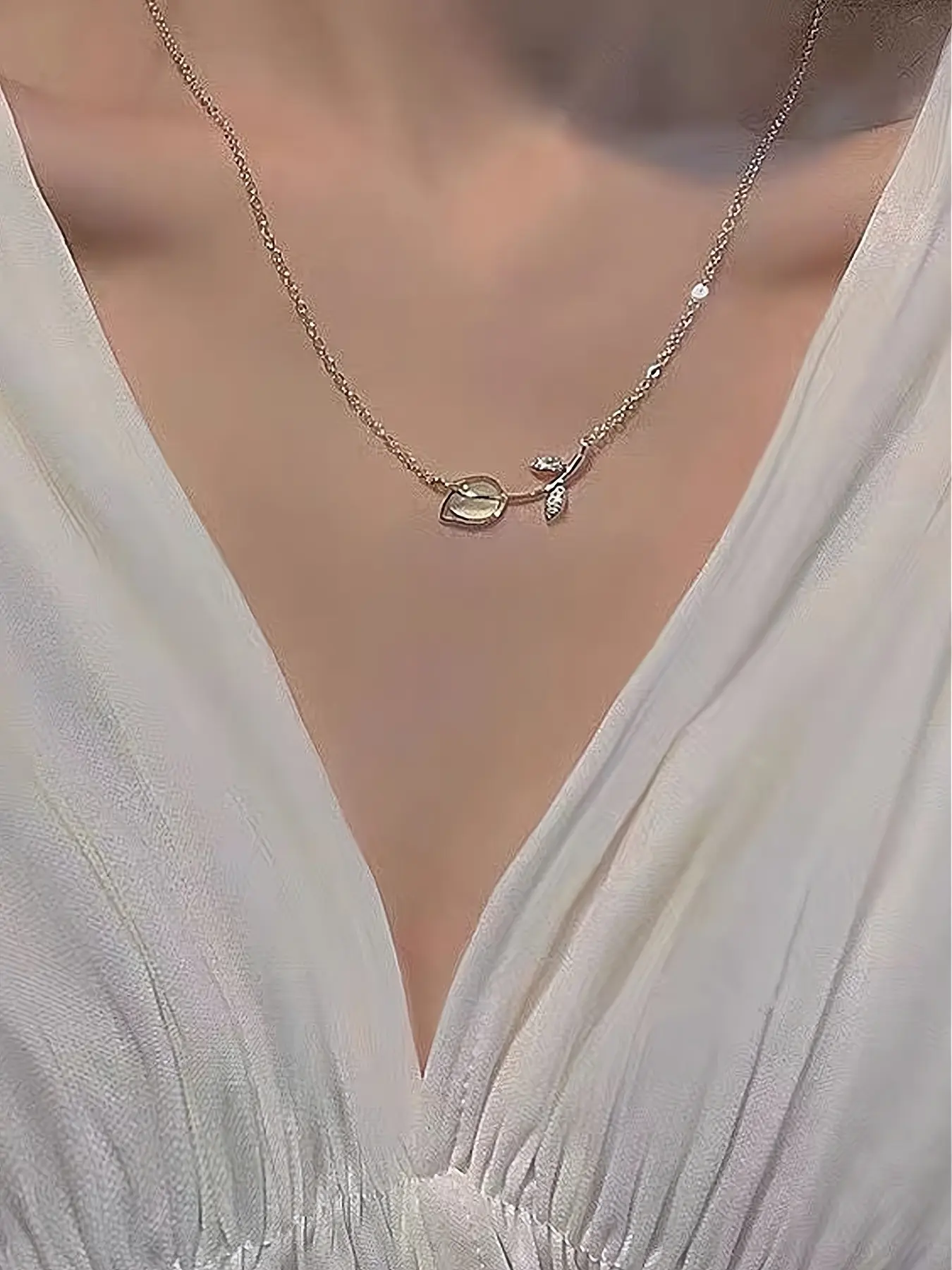 Elegant Tulip Necklace for Women, Unique Tulip Shape, Luxury Minimalist Jewelry Accessory, Perfect Gift Idea, Multifunctional Fashion Statement Piece, Fashionable Accessory