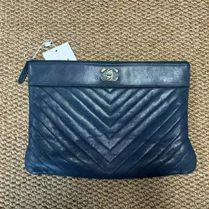 Pre-owned CHANEL Chevron Quilted Zip Pouch|18750760