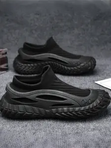 Men's All-Black Techwear Sock-Fit Shoes, Cool Dark Casual Style, Sock-Fit Upper + Cutout Construction + Lug Platform Sole, Unique Style, Light Cushioned Fit , Ideal for Daily Commuting & Street Wear Scenarios, Sports Shoes, Sneaker