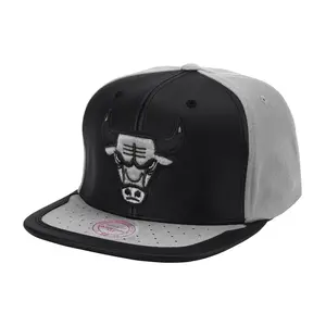 Mens MITCHELL & NESS NBA DAY ONE SNAPBACK BULLS